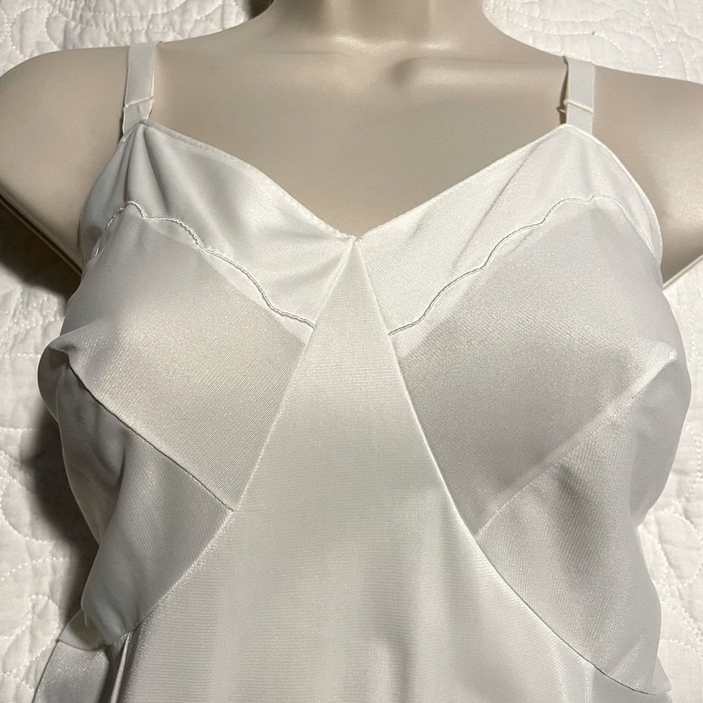 VINTAGE Slip. Size 34.